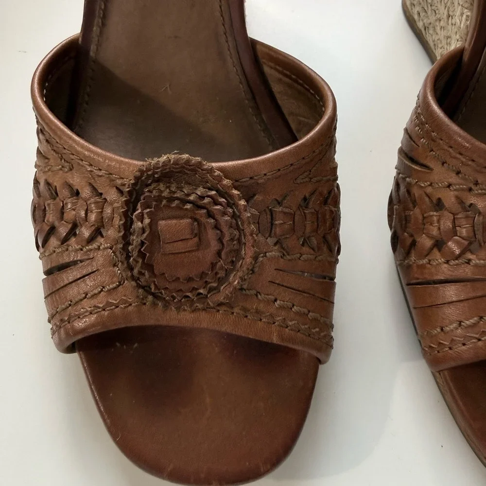 Frye Brown Leather Wedge Sandals Stacked Heel 3413854-BRN Size 7.5M‎